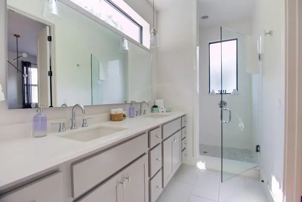 Divine 3br/2.5ba Downtown/east-side Home by Domio