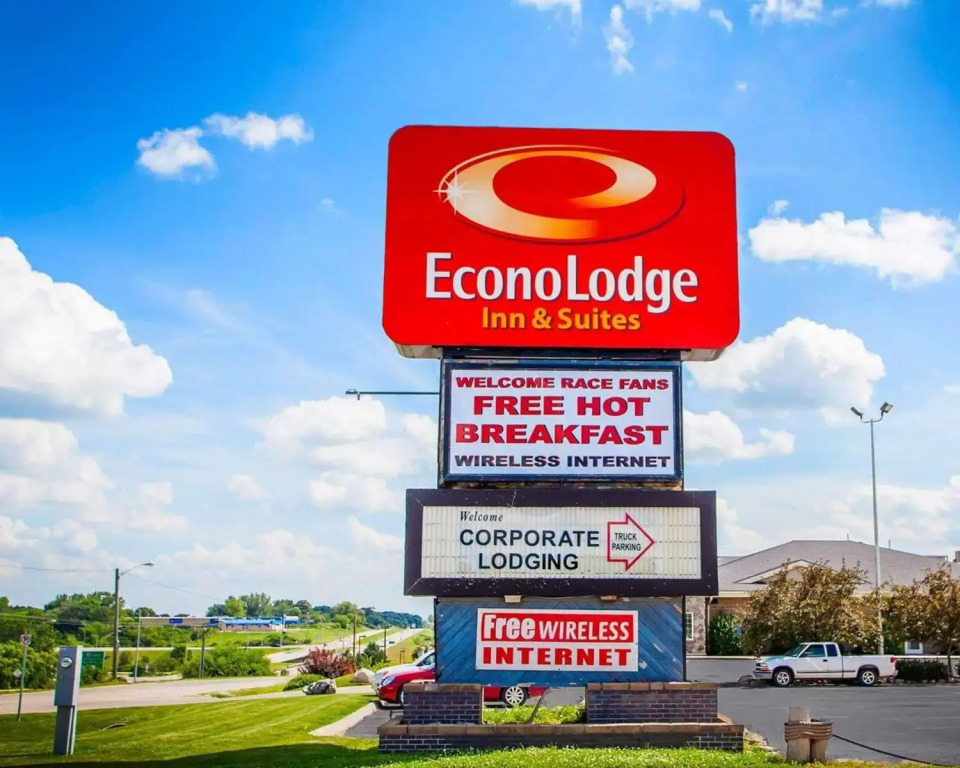 Baymont Inn & Suites by Wyndham Newton IA