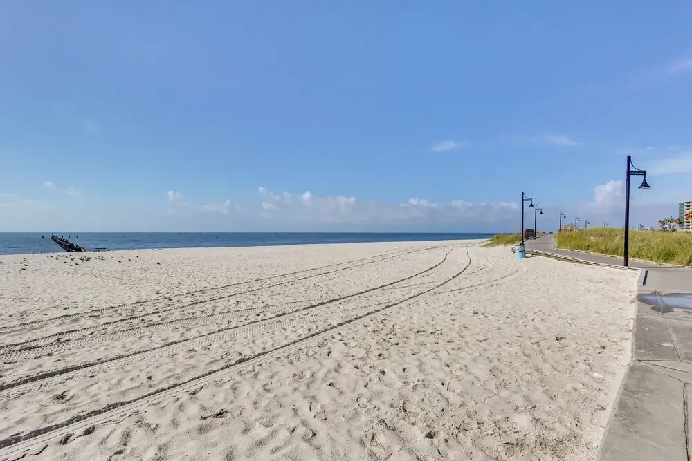 1 Block to Beach: Biloxi Townhome w/ Media Room