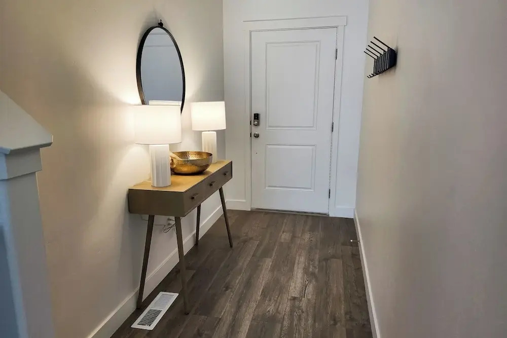 3 BR Townhouse w/ Mountain Views & Central Air