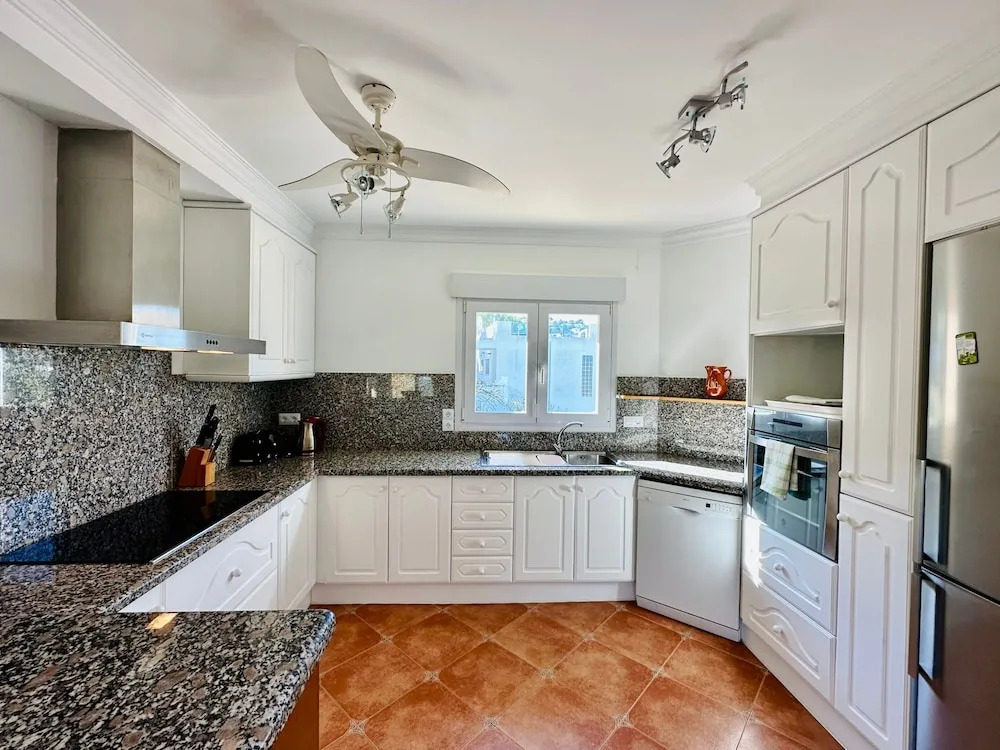 Casa Luna - Three Bedroom Villa with Stunning View