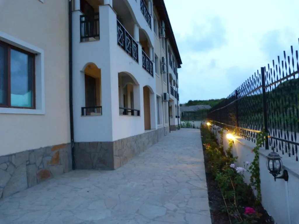 Tomas Residence