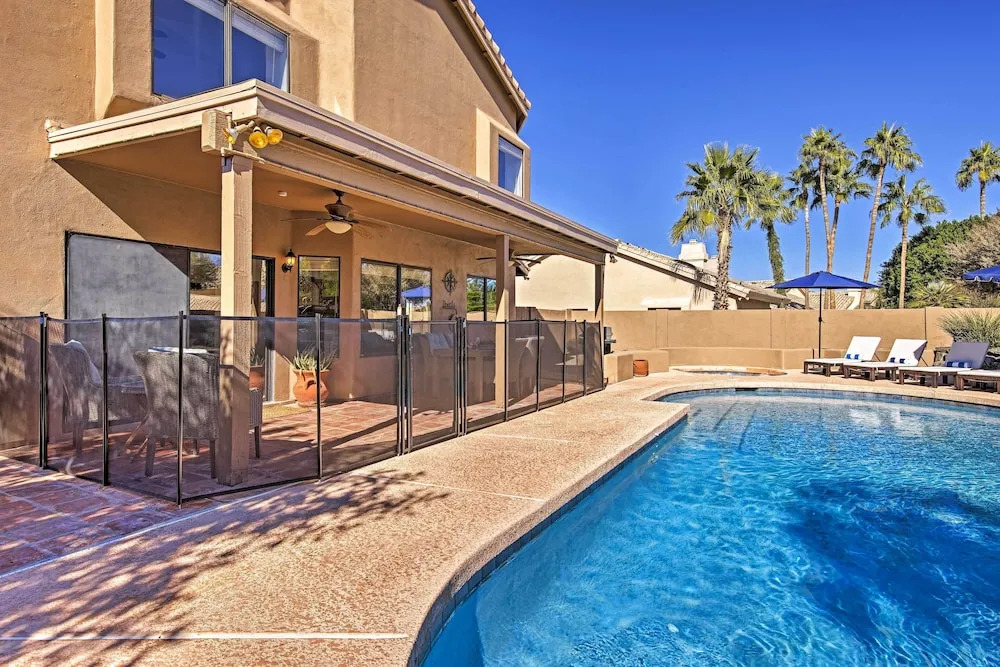 Upscale Phoenix Abode: Walk to South Mountain Park