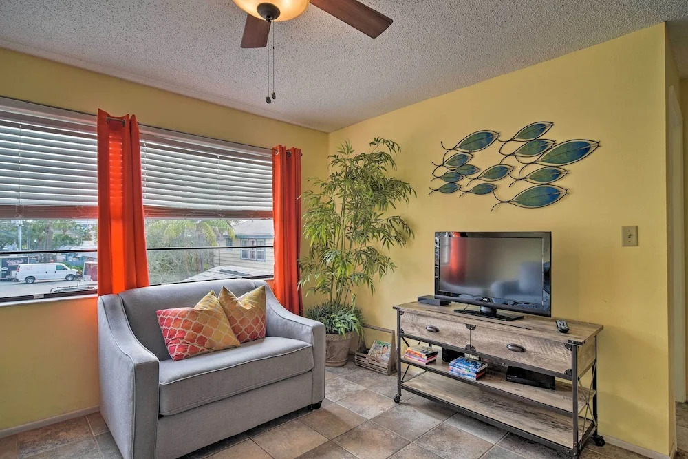 On-site Beach Access: Walkable Gulf Coast Retreat