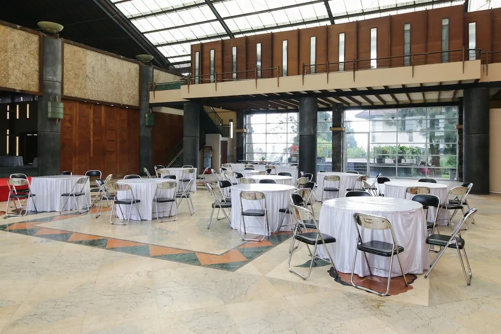 Airy Lembang Villa Istana Bunga Tulip Bandung