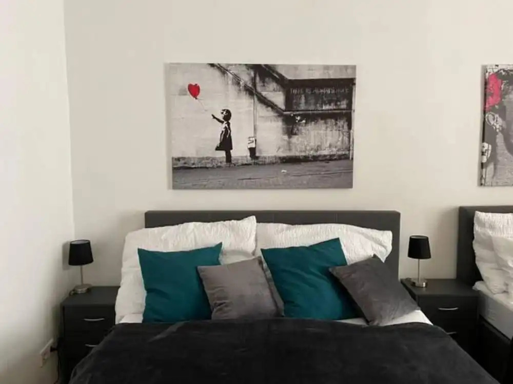 Designer Apartment - 5 min to Center