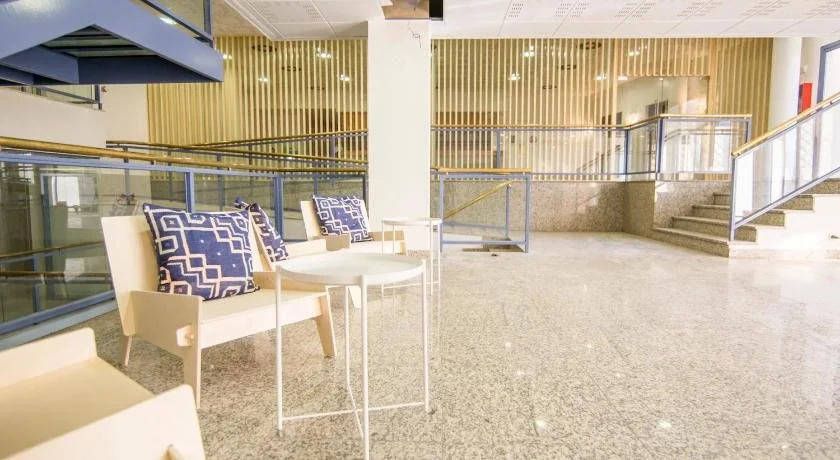 Apartamentos Plaza de Santiago - Estudios Turisticos - 1 LLAVE