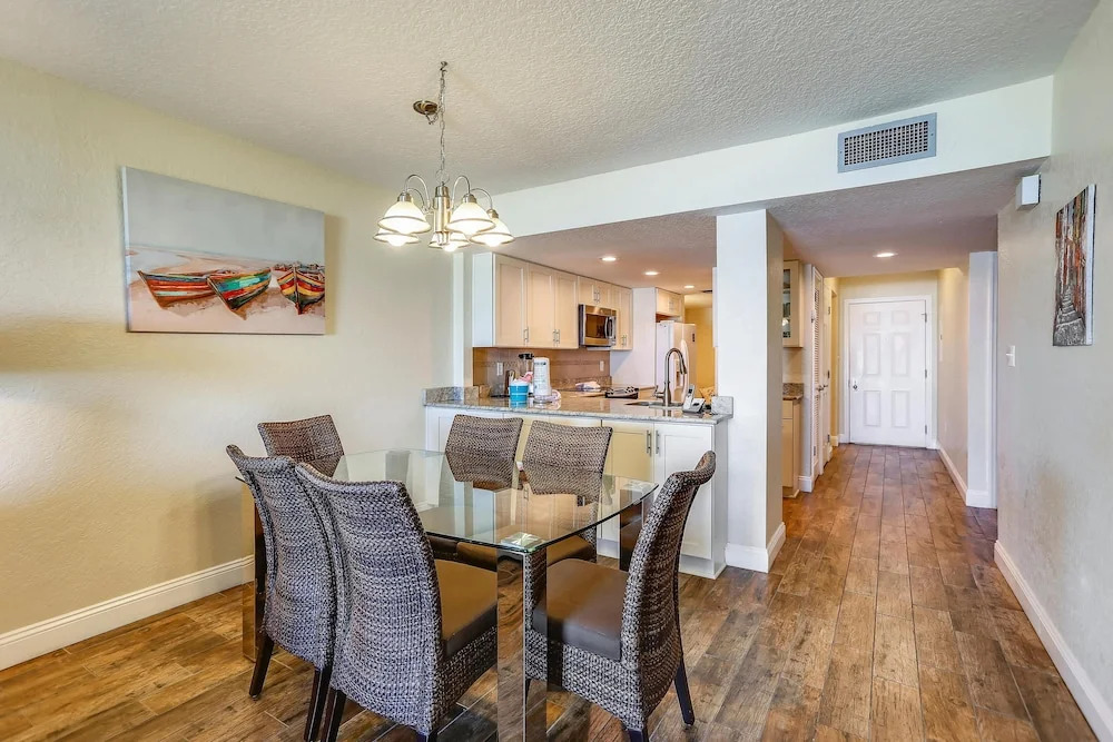 Land's End 303 Building 6 Updated / Beachfront Condo!