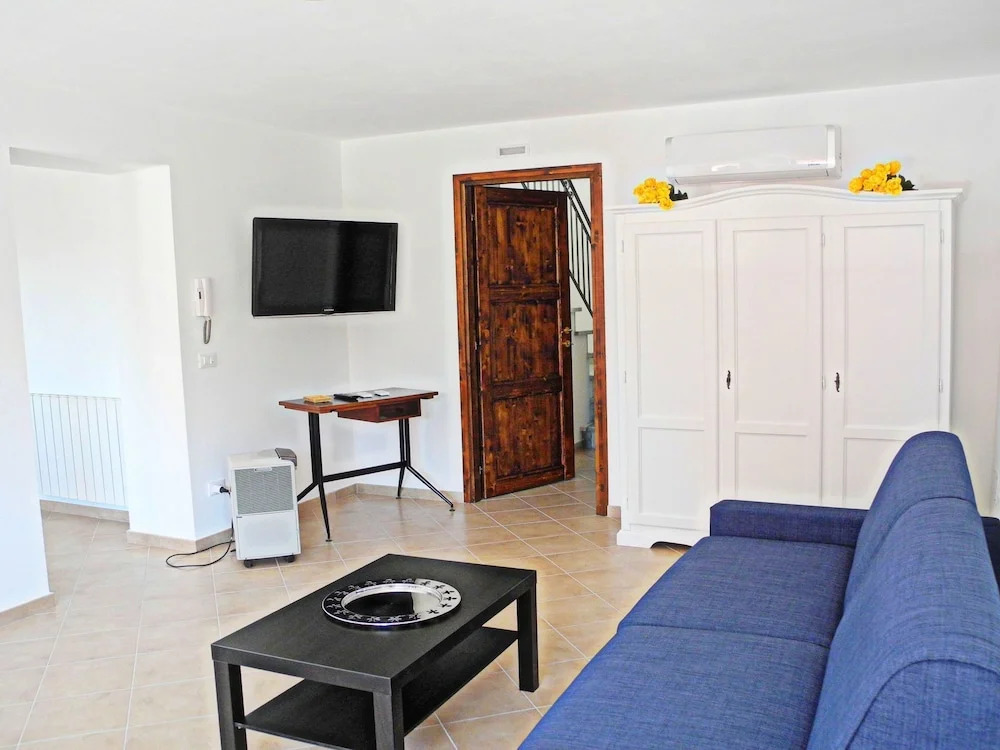 Spacious Holiday Home in Lucca With Swimming Pool
