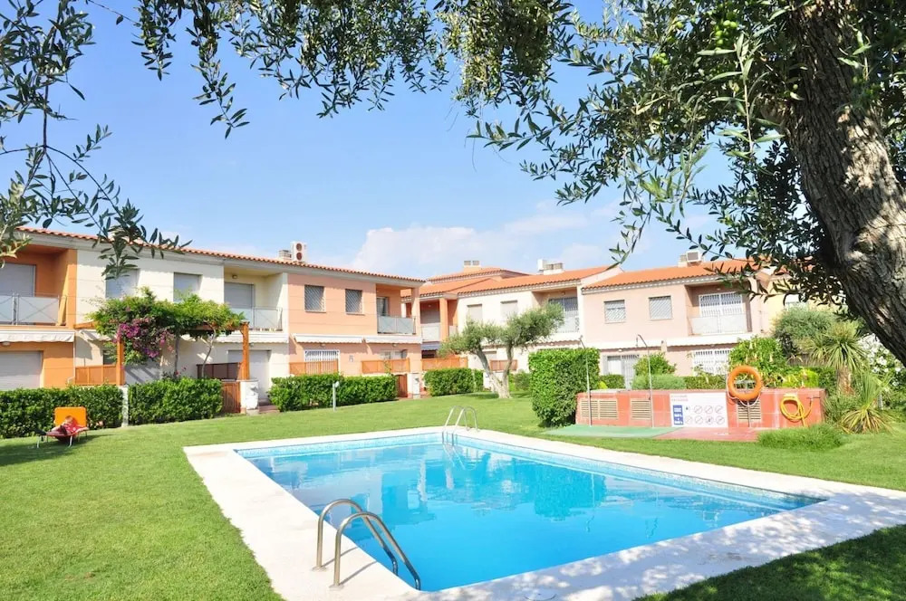 Cambrils Pool View House for 6 Guests