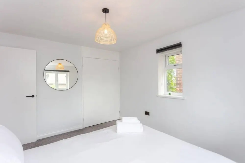 Bright 2 Bedroom House in Stratford With Garden