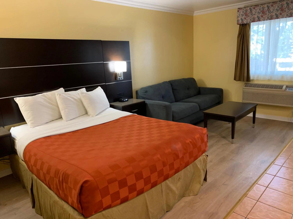 Olive Tree Inn & Suites, a Howard Johnson by Wyndham