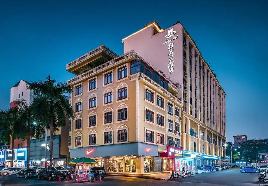 Magnotel Hotel (Dongxing Guomen Port)