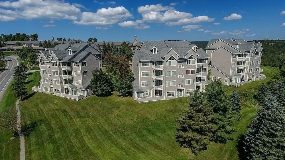 Seven Springs Stonegate 2 Bedroom Condo, Ski-In/Out, Sleeps 8! by RedAwning