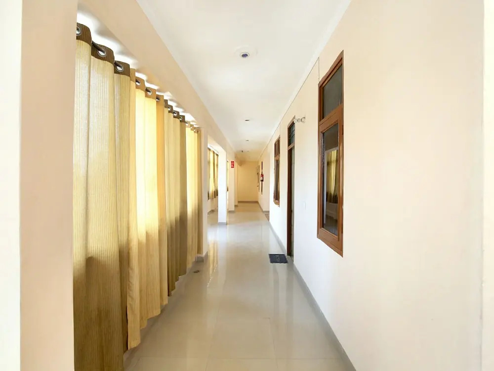 OYO 7671 Spark Inn