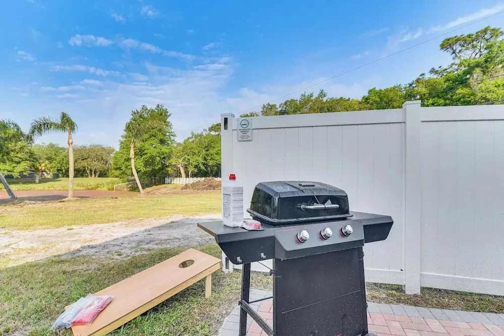 Breezy Tampa Home w/ Yard: Perfect for Long Stays