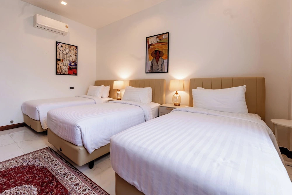 Villa Viola | 7 BR Brand New Fully Staffed Villa
