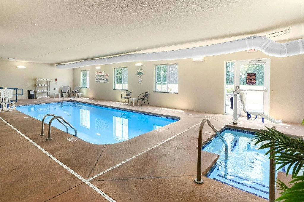 Cobblestone Hotel & Suites - Knoxville