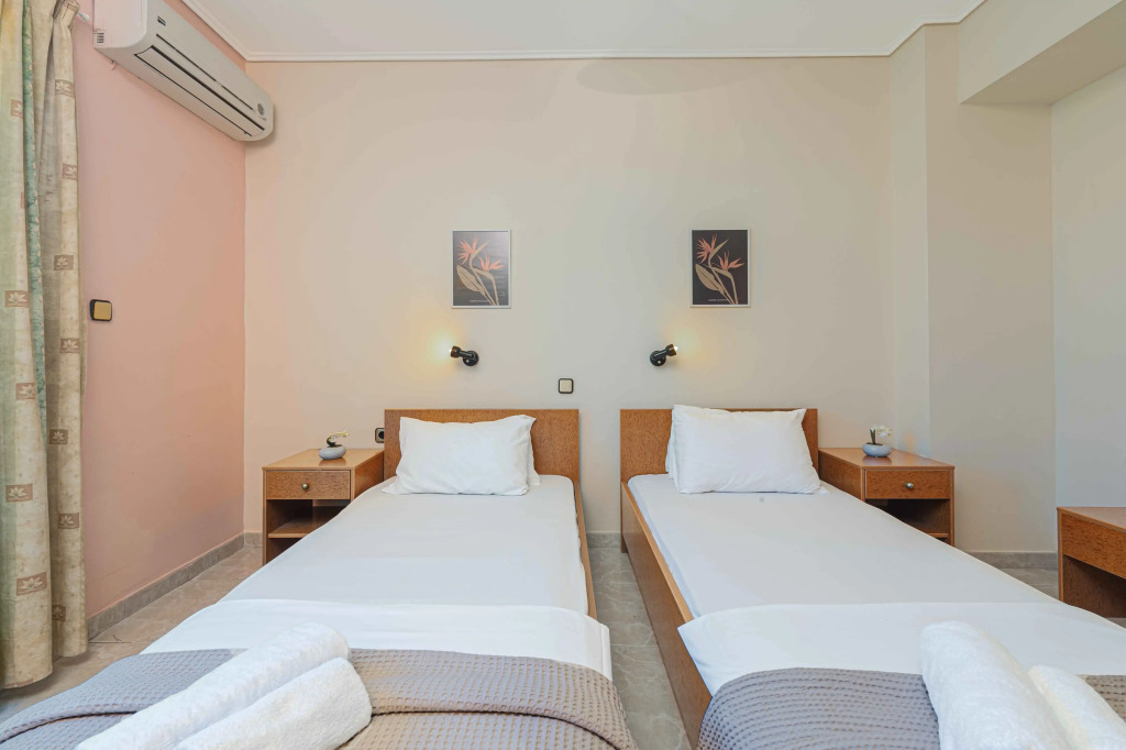 Must Hotel