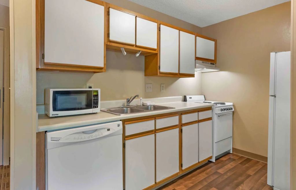 Suburban Studios Cary - RDU Airport
