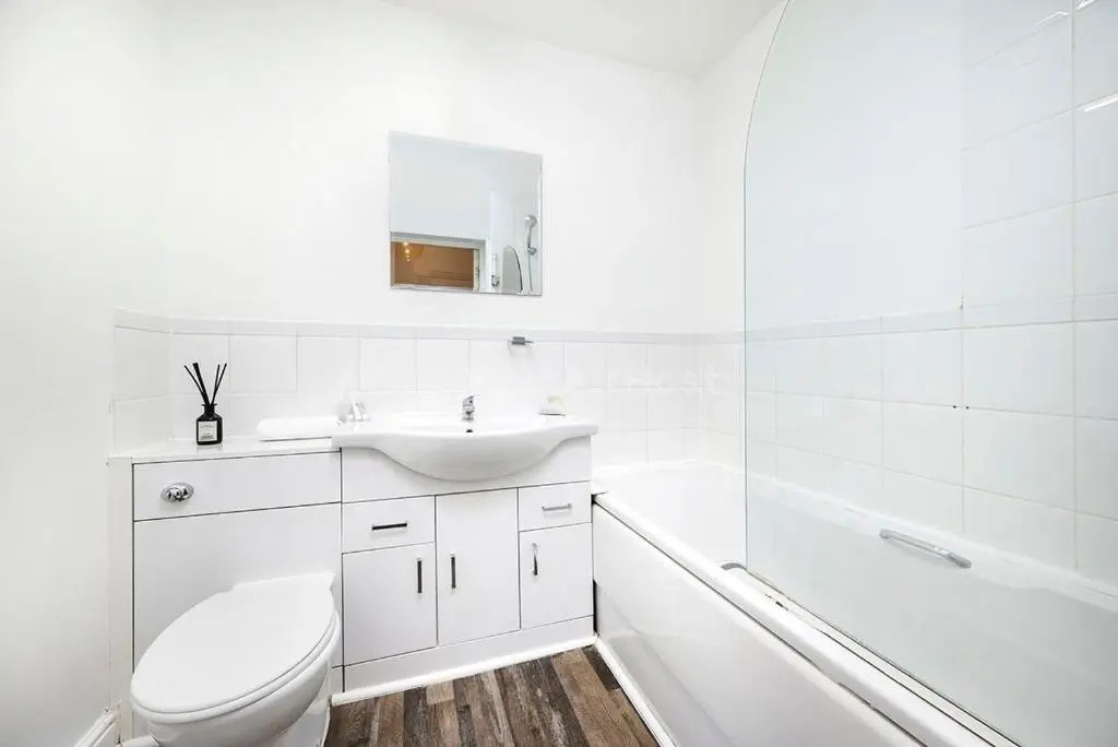 Modern 2 bed apartment in Croydon