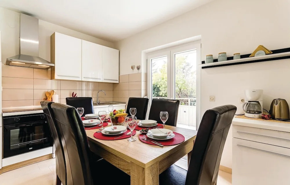 Stunning Home in Pula With Wifi and 5 Bedrooms