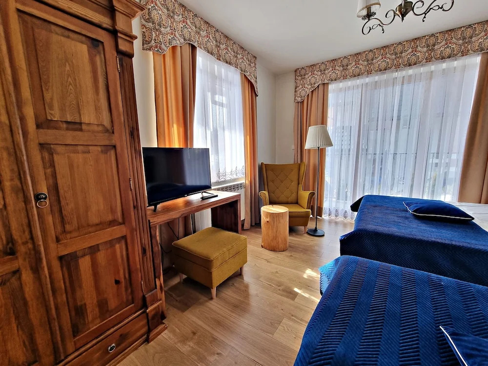 Domek Gabi z balią w ogrodzie