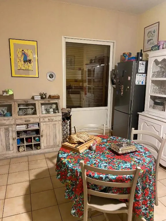 Chambre cosy et calme indépendante avec Salle de bains -Petit déjeuner-Terrasse- Proche du centre
