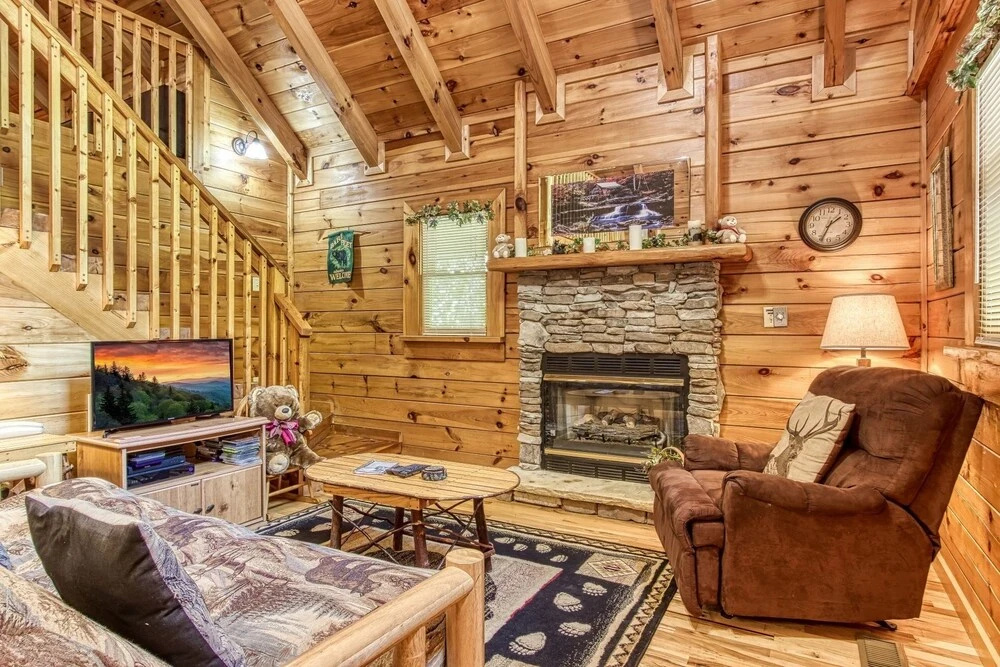 Cupid's Hideaway - Convenient To Downtown Gatlinburg And The National Park! 1 Bedroom Cabin by RedAwning