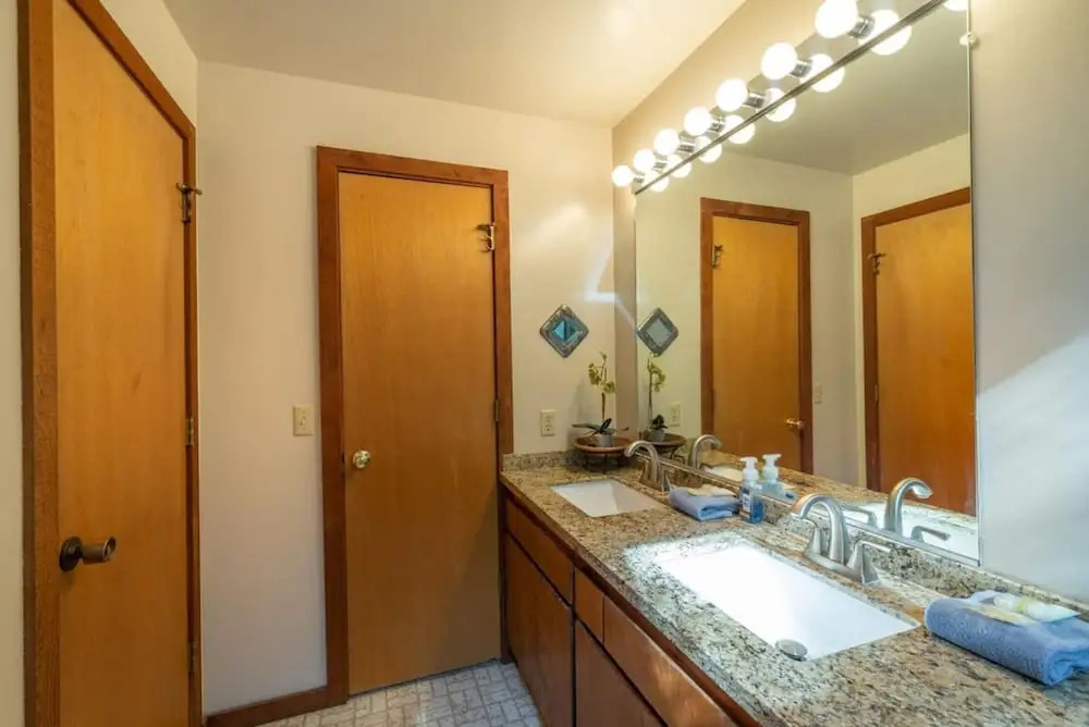 Family Friendly 3 Br/2.5 BA Full Chambers Access!