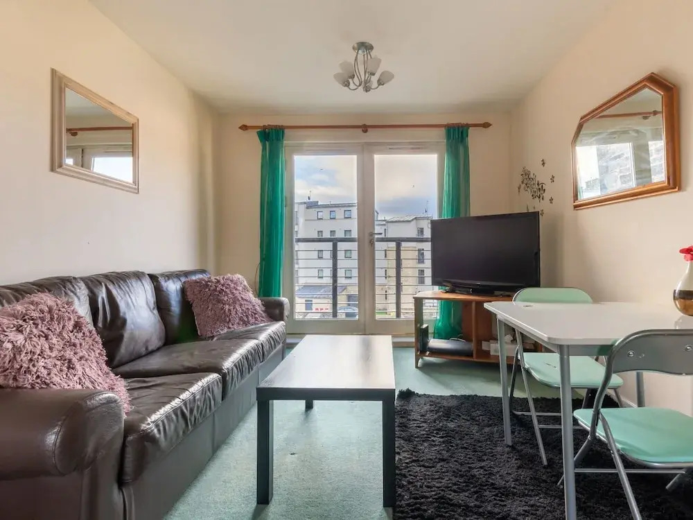 Elegant Apartment in Edinburgh near River Almond