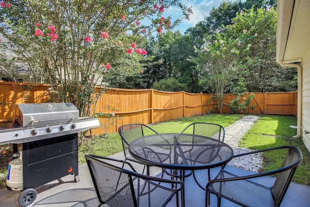 Charming Savannah Vacation Rental w/ Game Room!