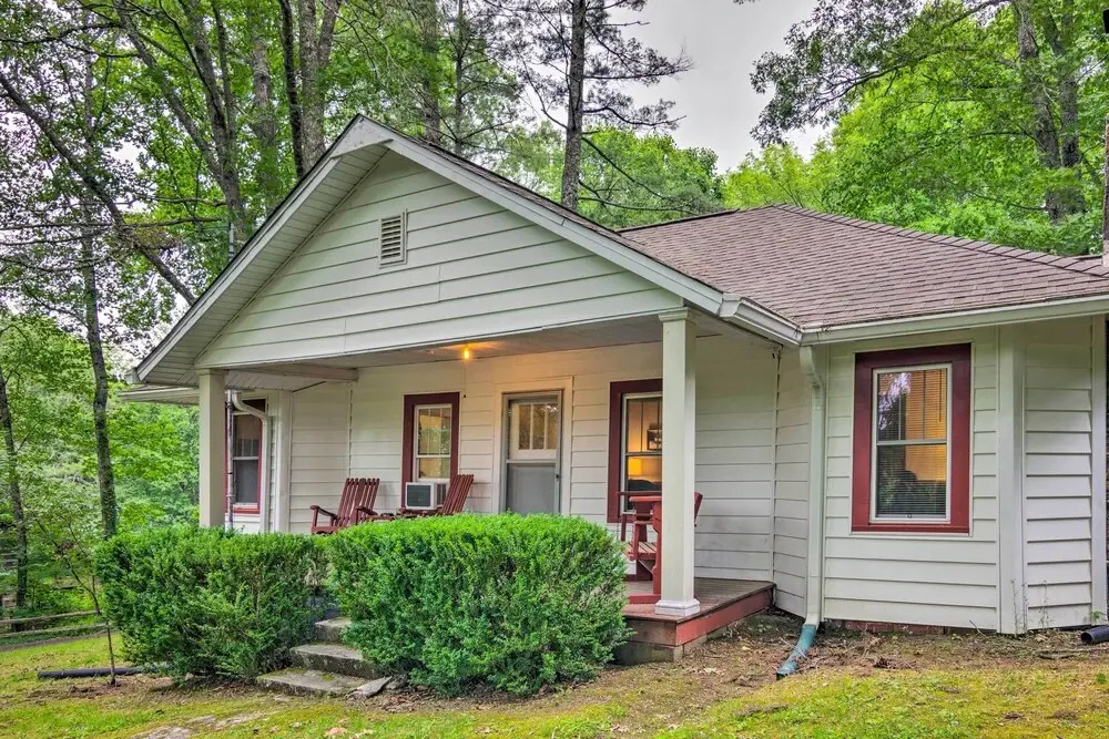 Rustic Linville Falls Cottage w/ Fire Pit!