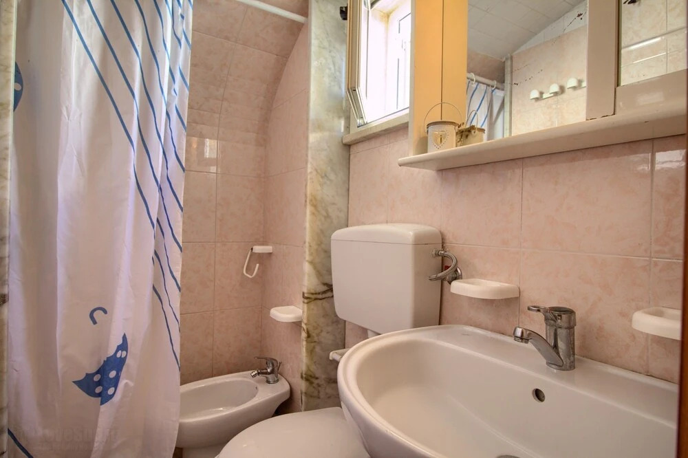 Lo Scalo, Front sea House