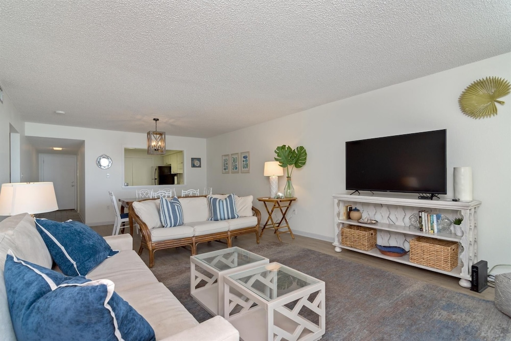 Shoreline Towers 1045 2 Bedroom Condo