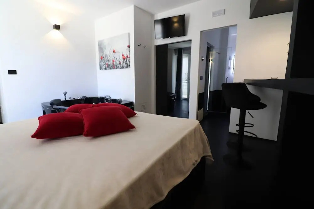 Black&white Otranto Suite
