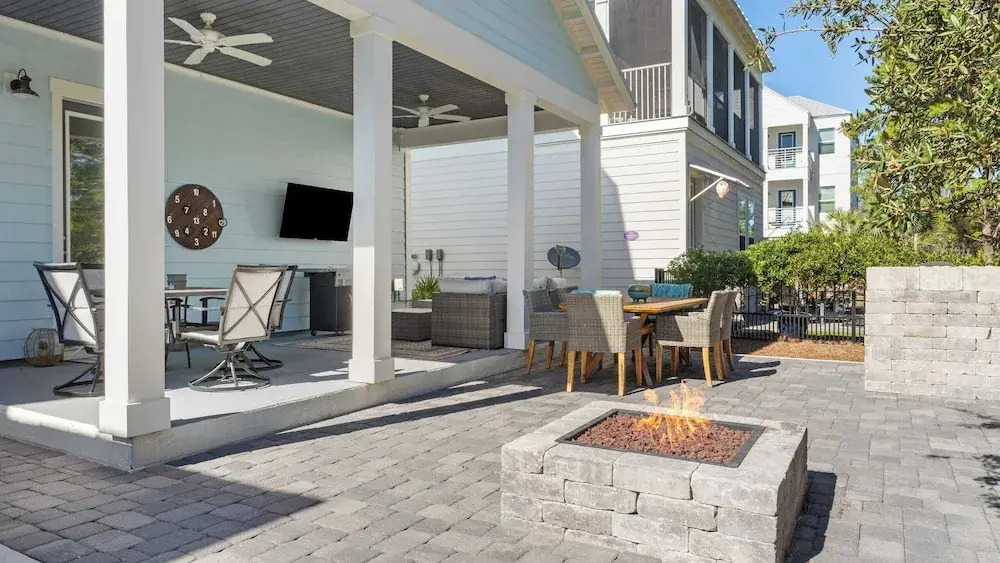 Constant Getaway by Avantstay 30A Coastal Retreat Outdoor Lounge, Golf Cart, Bikes + Near Beach