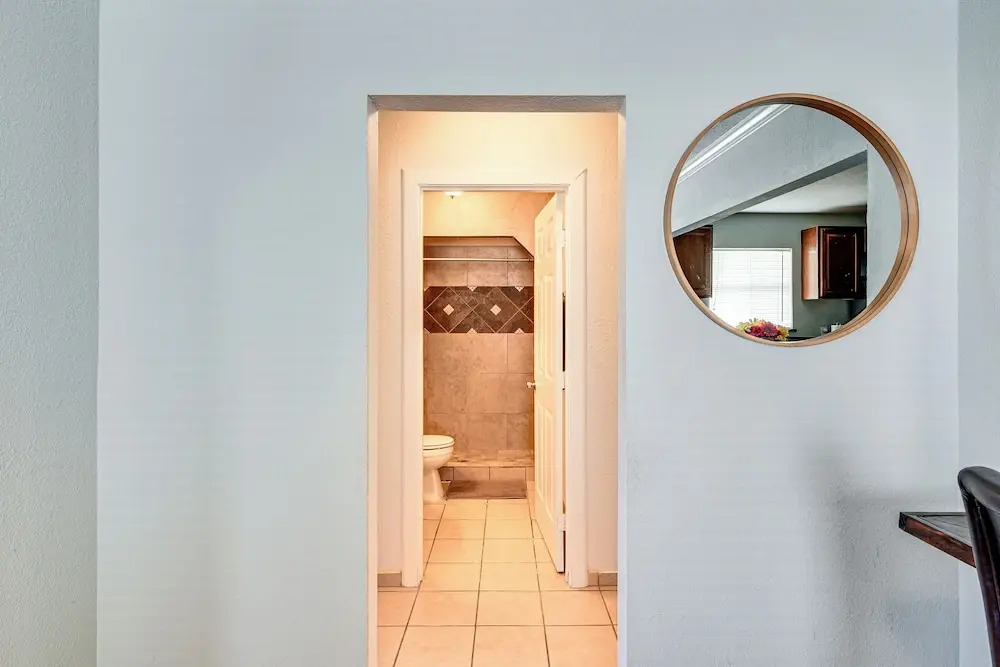 Convenient Galveston Home < 1 Mi to Beach!