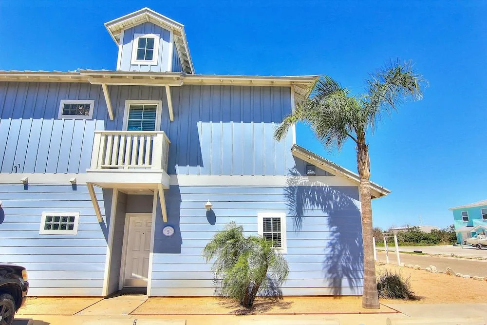 Nautilus Cottage 5 by RedAwning