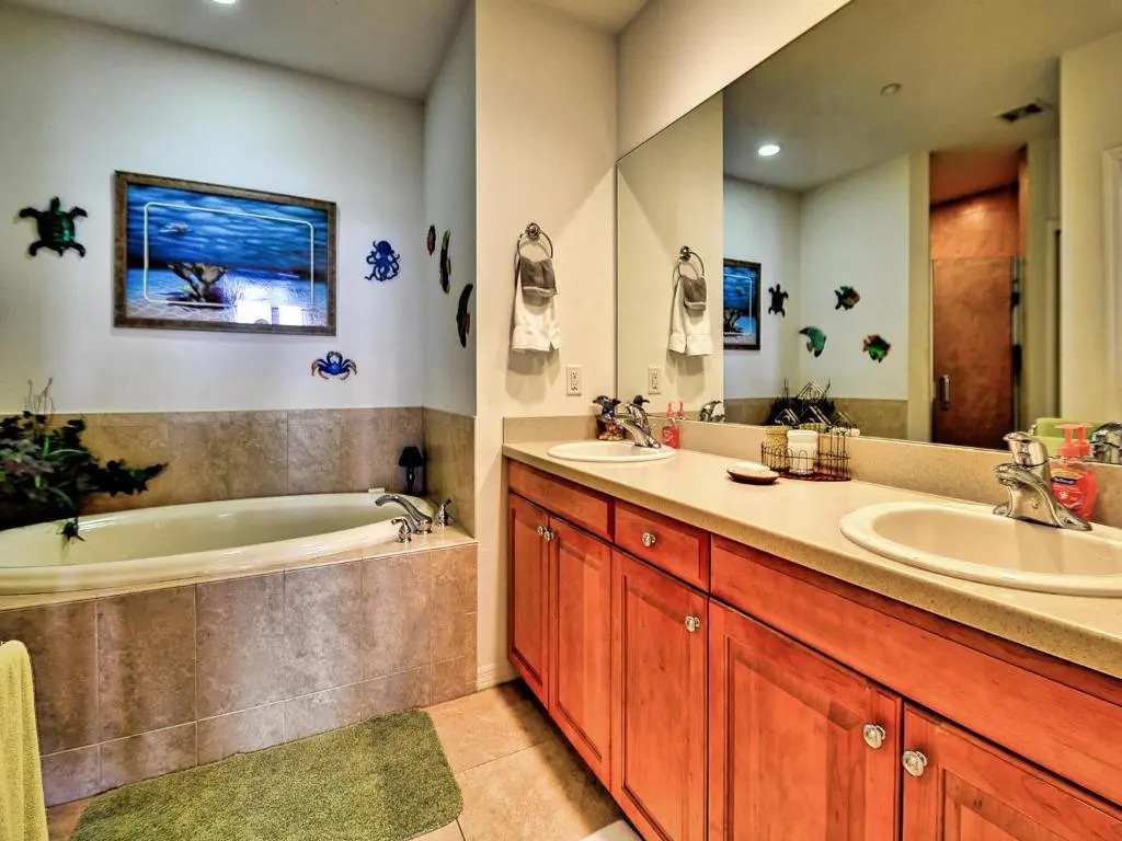 Harborview Grande 202