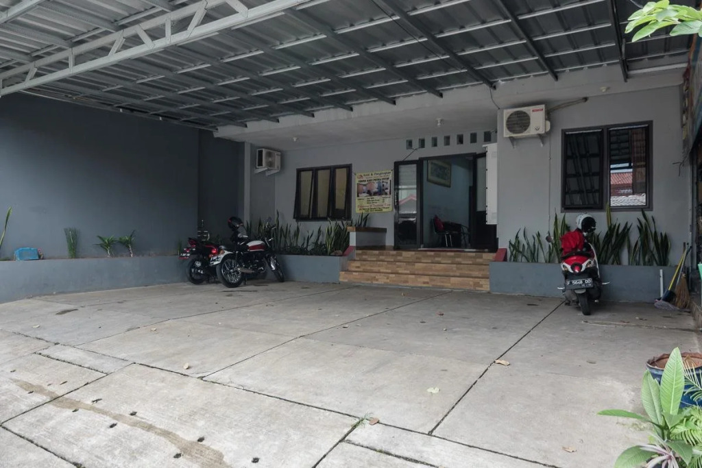 RedDoorz Syariah near Stasiun Kota Bogor