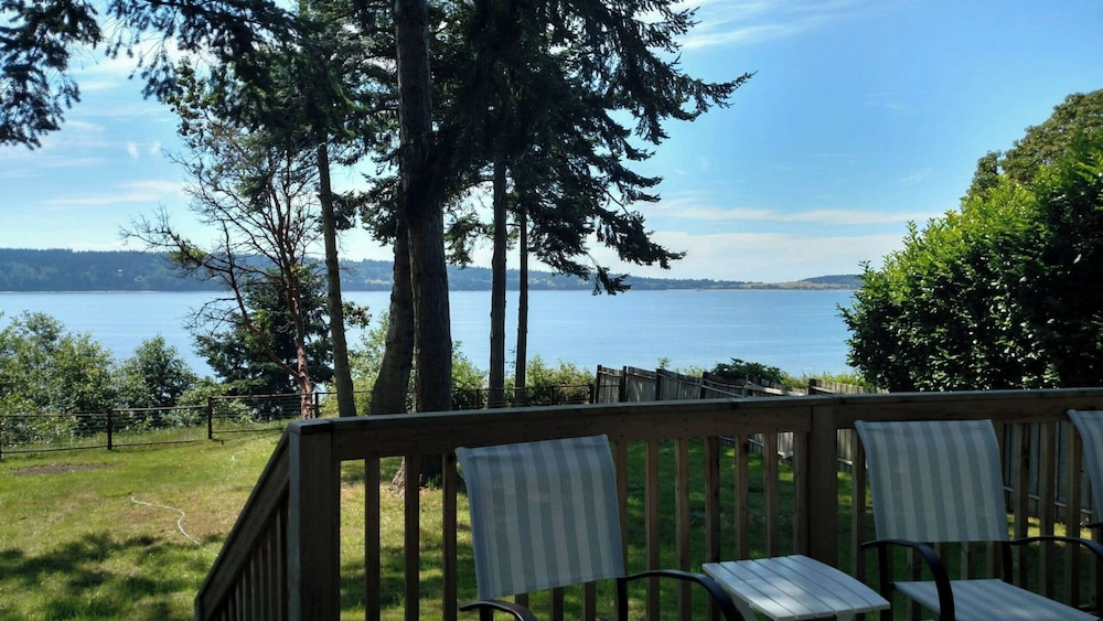 Harbor View Haven by Avantstay Private Backyard