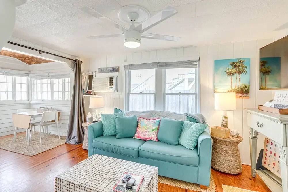 Sunny Treasure Island Bungalow, 200 Steps to Beach, Treasure Island