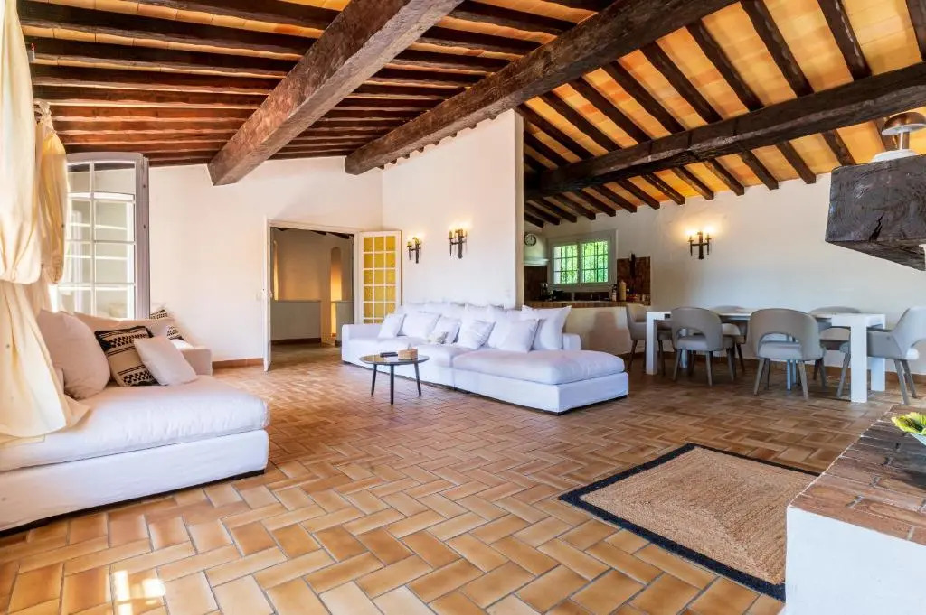 Magnifique Villa, Piscine,5BR à 5 min pied du club 55