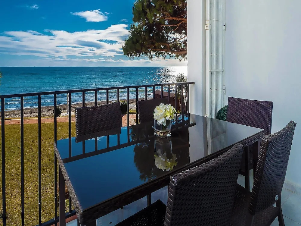 Dona Lola Micaela  Beach front duplex apartment with open sea and beach views located between Marbella and Fuengirola CS148