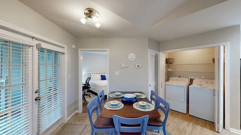 Charming 2BR Condo w/ Private Balcony in Gulf Shores, Pool, Hot Tub