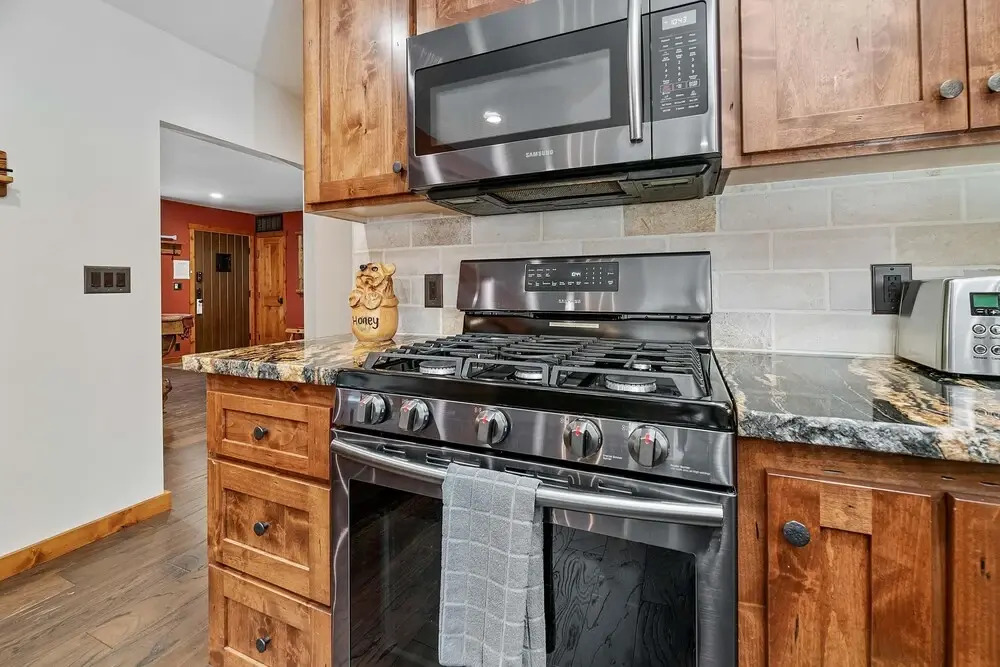 108 - Rustic Ridge Manor