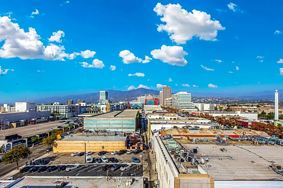 SuitesRUs Apart Hotel at Glendale
