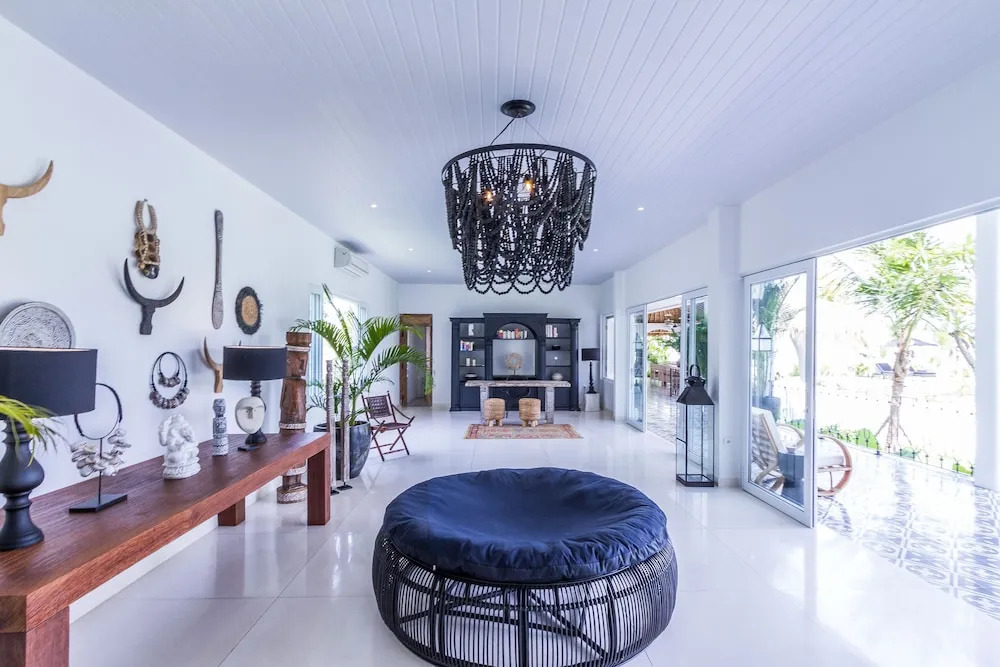 Villa Kusuma - Luxury Sea View 5 Bedroom Villa Close to Savaya