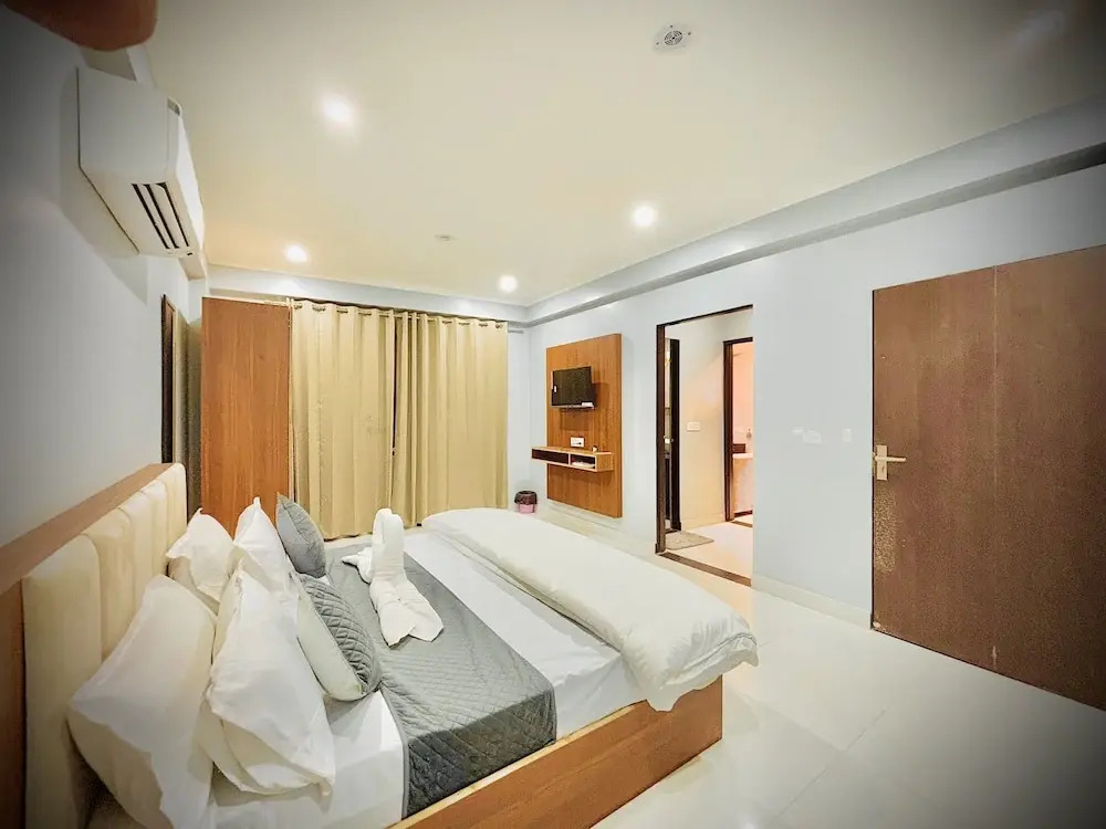 Hotel Grand Aana Inn
